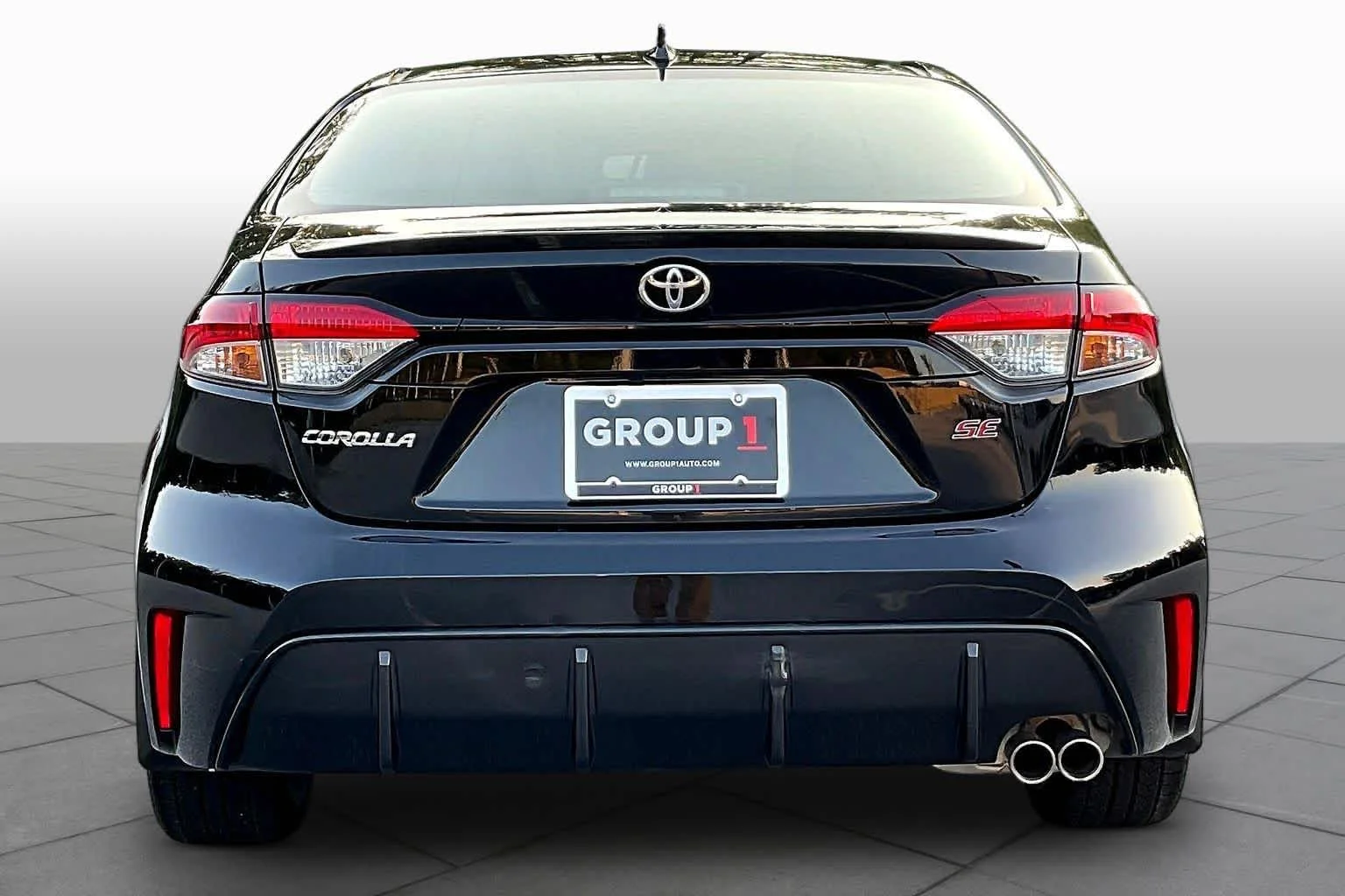 Certified Used 2025 Midnight Black Metallic Toyota SE image 5