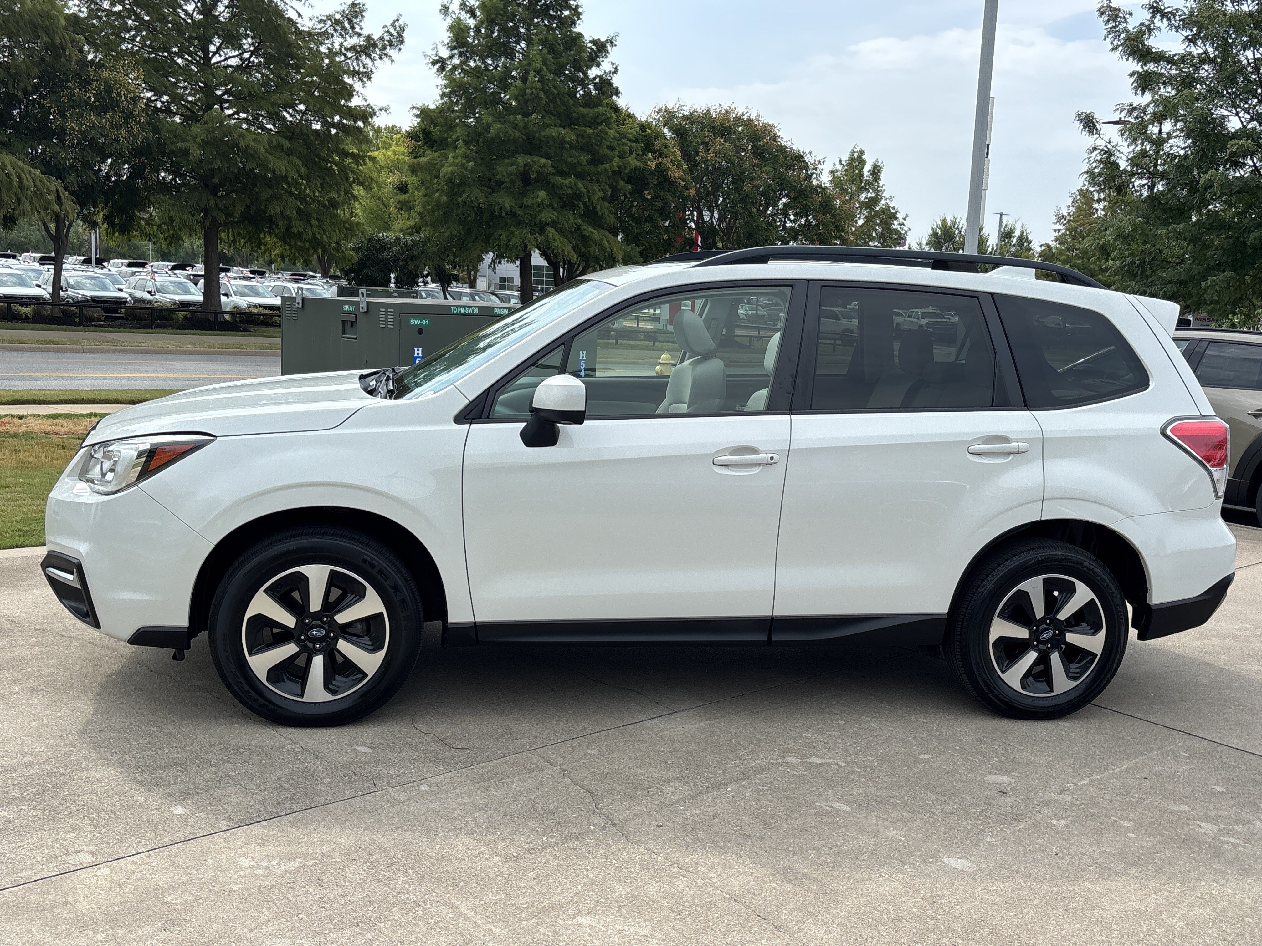 Used 2017 Crystal White Pearl Subaru 2.5i Premium AWD image 10