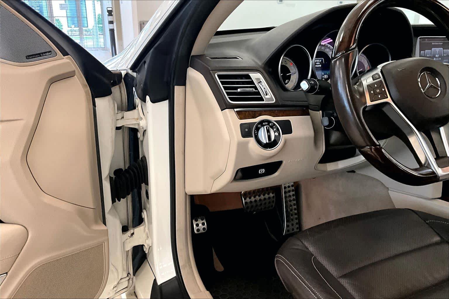 Used 2016 designo Diamond White Metallic Mercedes-Benz E 400 image 29