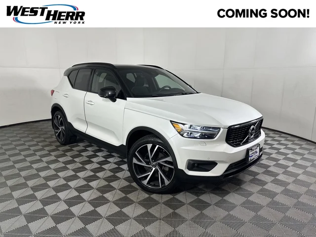 2022 Volvo XC40 R-Design