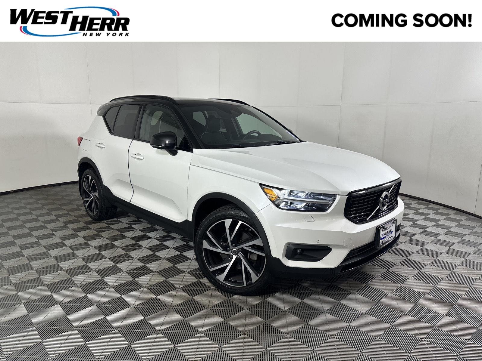 Used 2022 Crystal White Metallic Volvo R-Design image 1