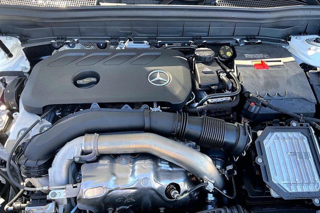 New 2026 Polar White Mercedes-Benz GLB 250 image 25