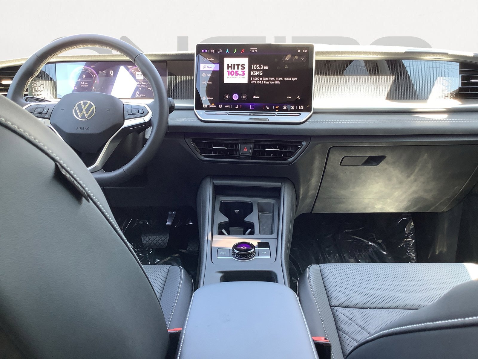 New 2025 Platinum Gray Metallic Volkswagen SE image 13