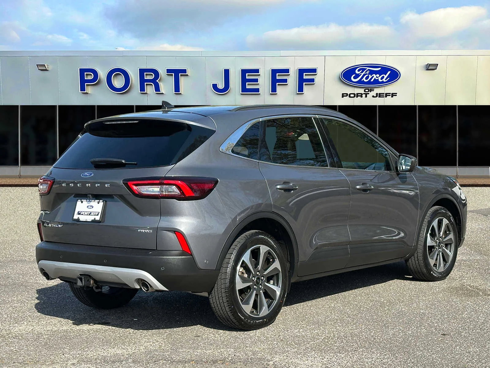 Used 2023 Carbonized Gray Metallic Ford Platinum image 6