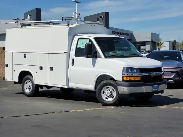 2026 Chevrolet Express Cutaway 3500 1WT