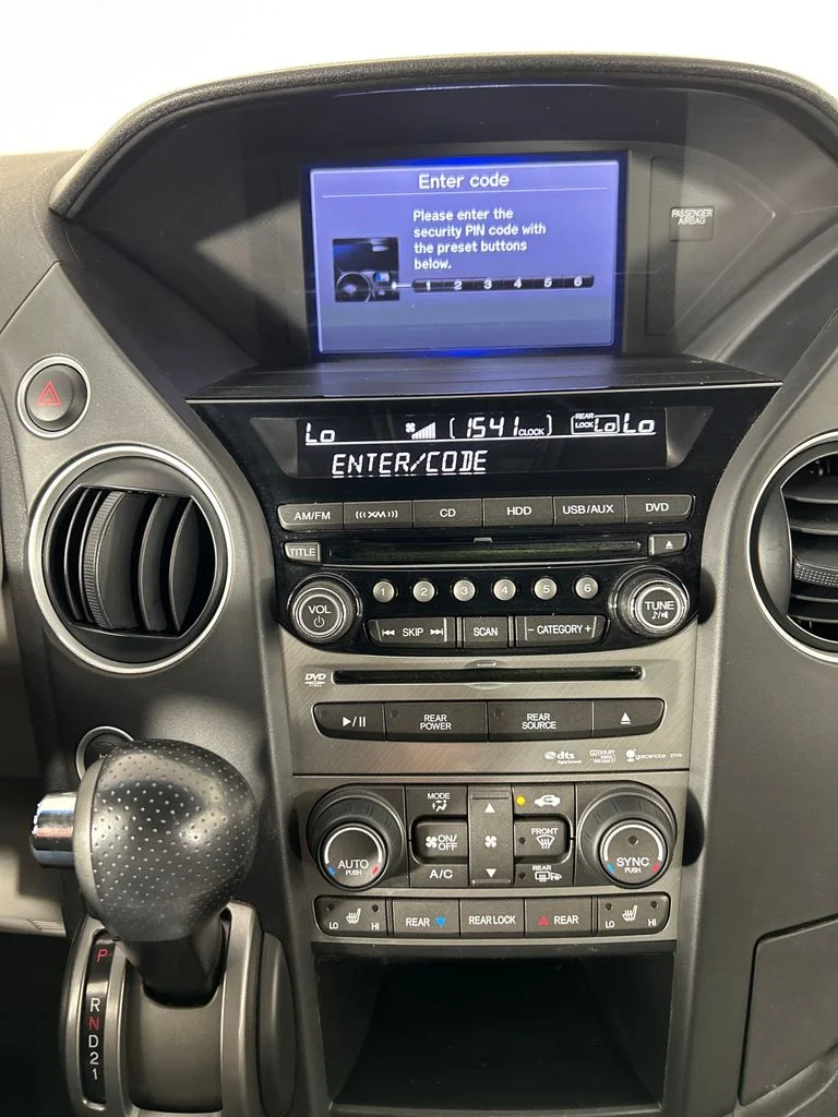 Used 2013 Black Honda Touring image 13