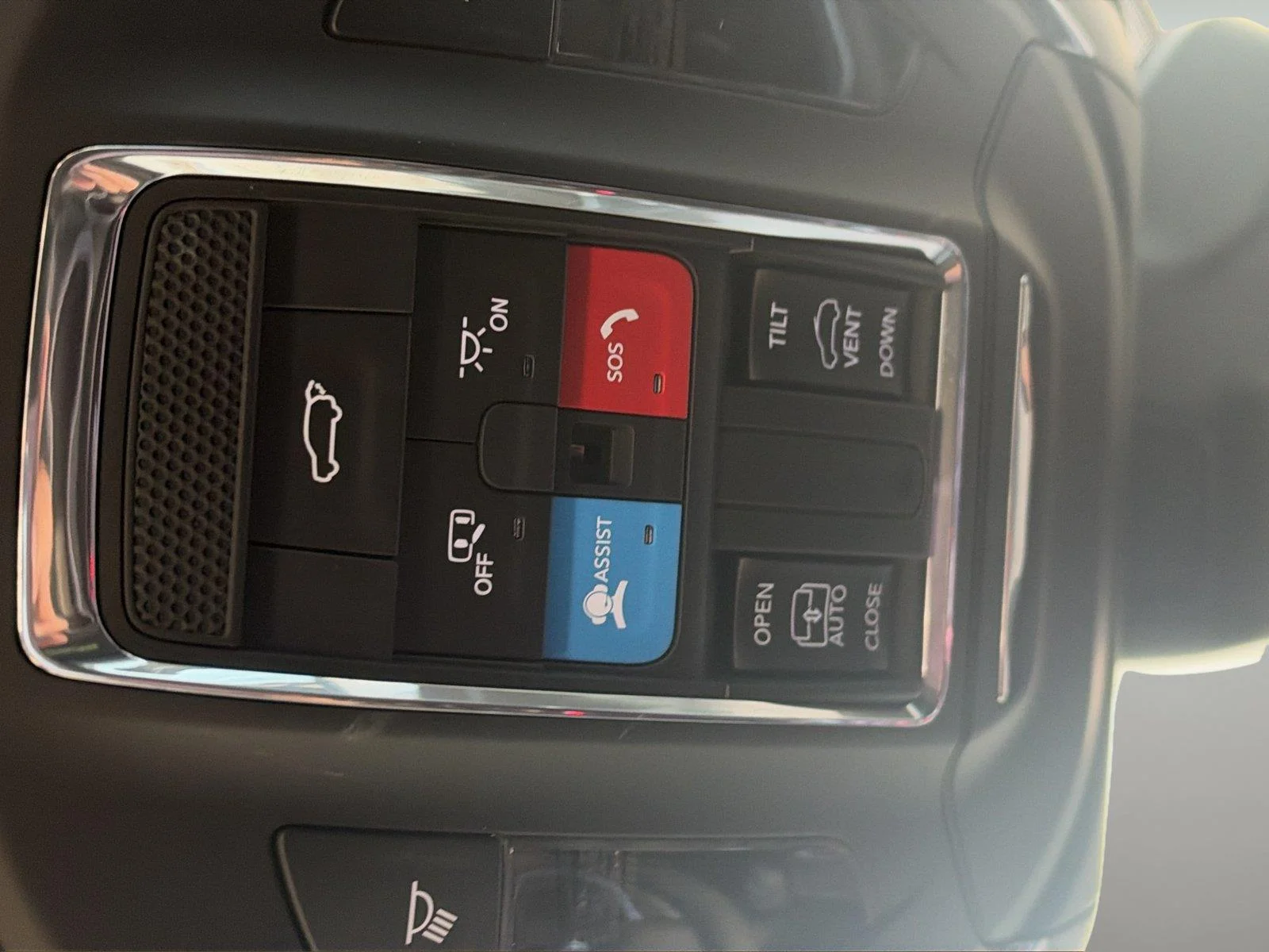 Used 2024 Silver Zynith Jeep Laredo X image 15