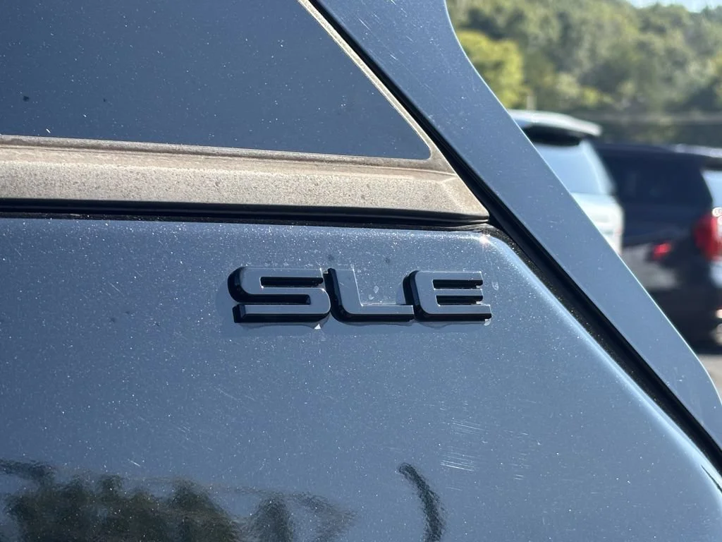 Used 2019 EBONY TWILIGHT METALLIC GMC SLE image 34