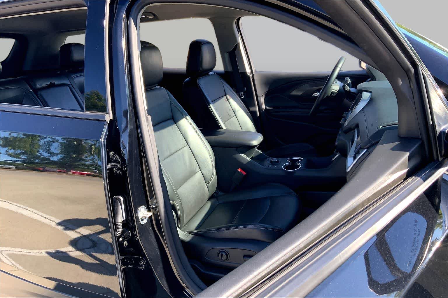 Used 2024 Ebony Twilight Metallic GMC SLT image 9