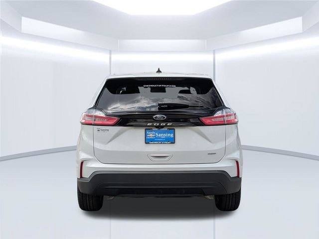 Used 2022 White Ford SE image 5