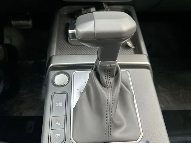 New 2027 Pale Gray Kia S image 21