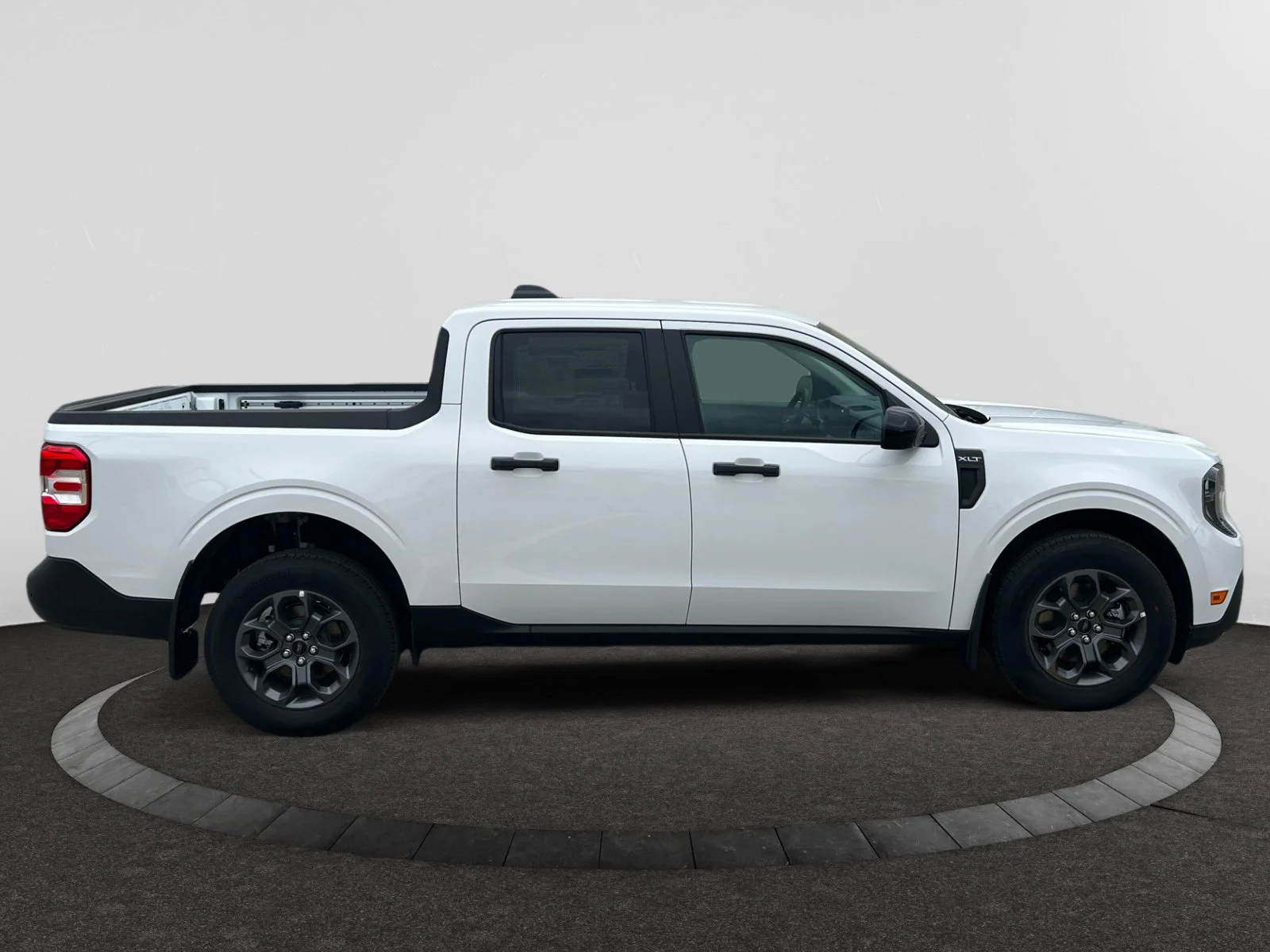 New 2026 Oxford White Ford XLT image 6