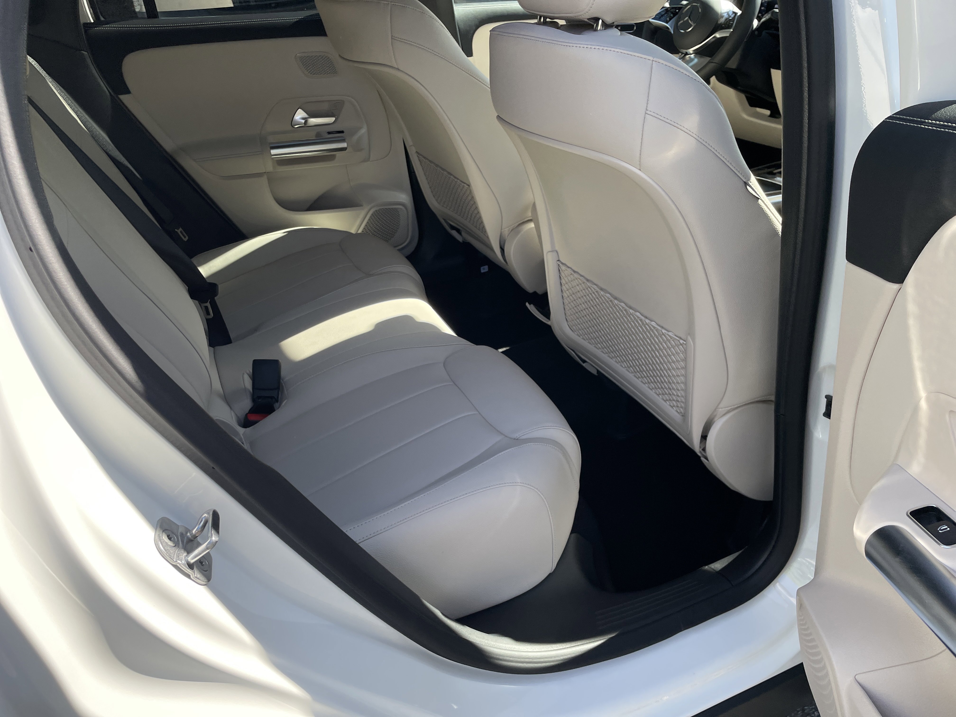 New 2026 Polar White Mercedes-Benz GLA 250 SUV image 40