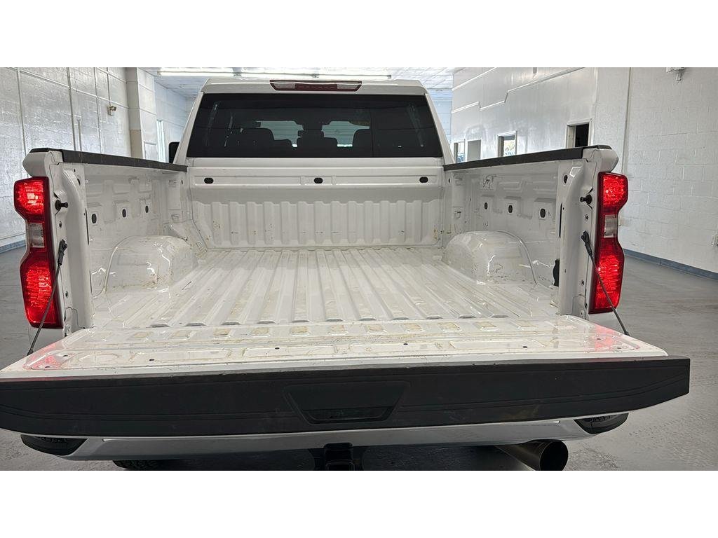 Used 2025 Summit White Chevrolet LT image 5