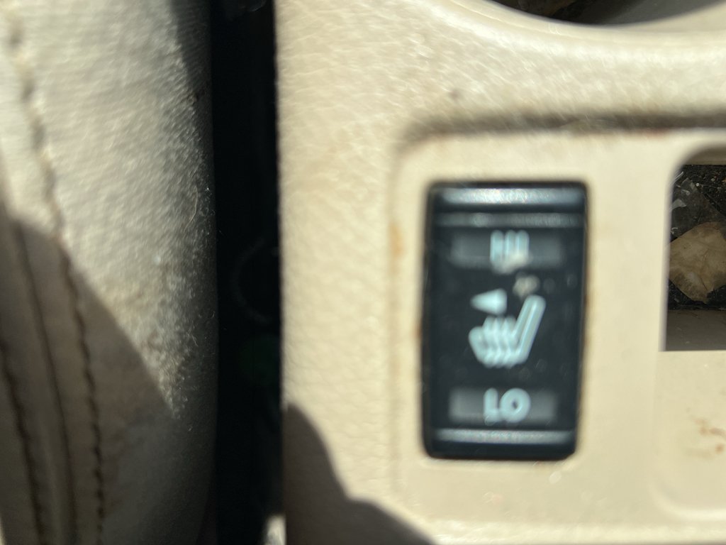 Used 2015 Arctic Blue Metallic Nissan SL image 19