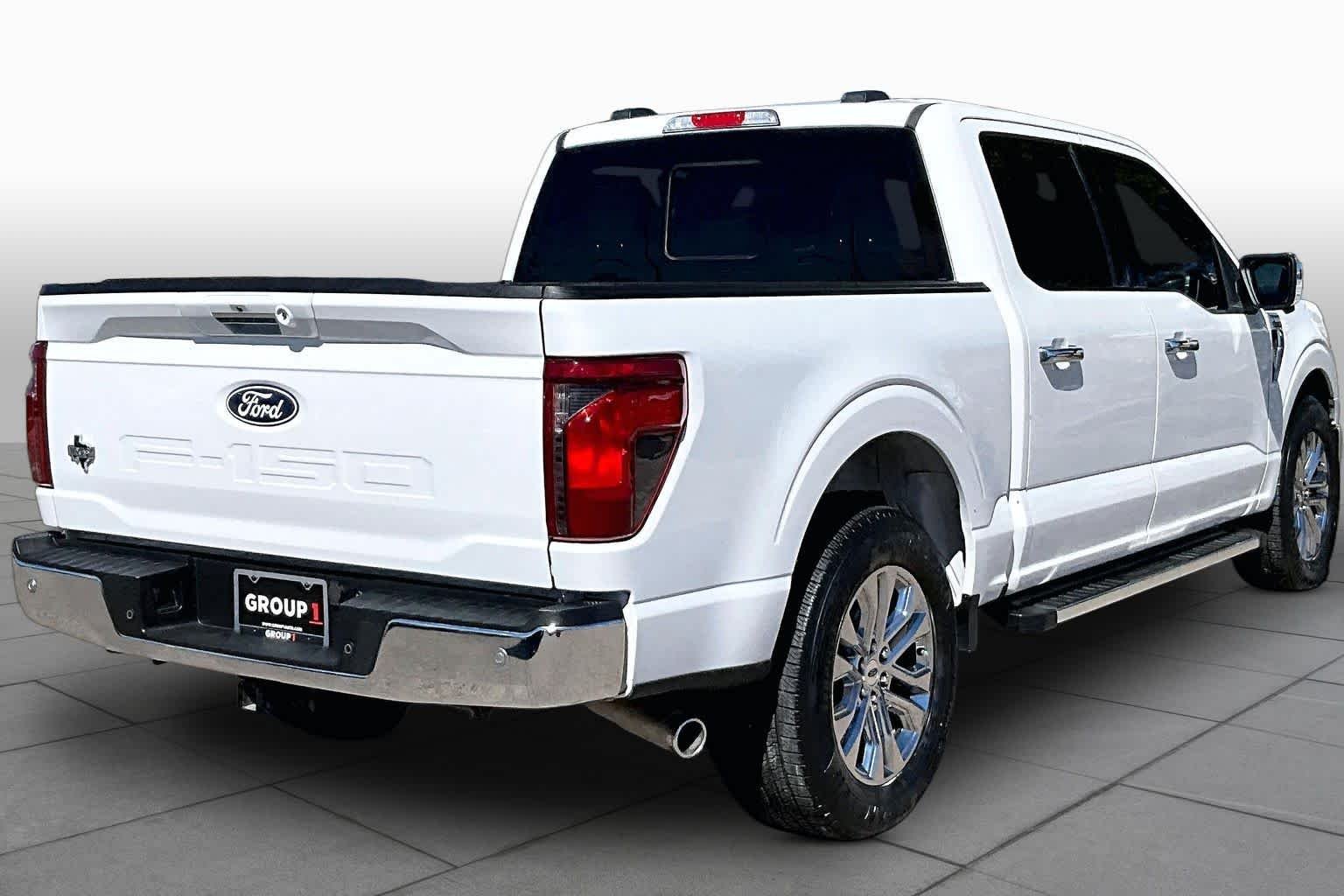 Used 2024 Oxford White Clearcoat Ford XLT image 13