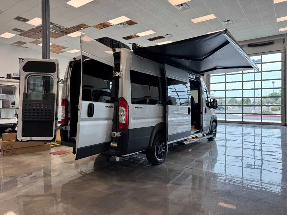 New 2027 BRIGHT SILVER METALLIC AIRSTREAM  image 20