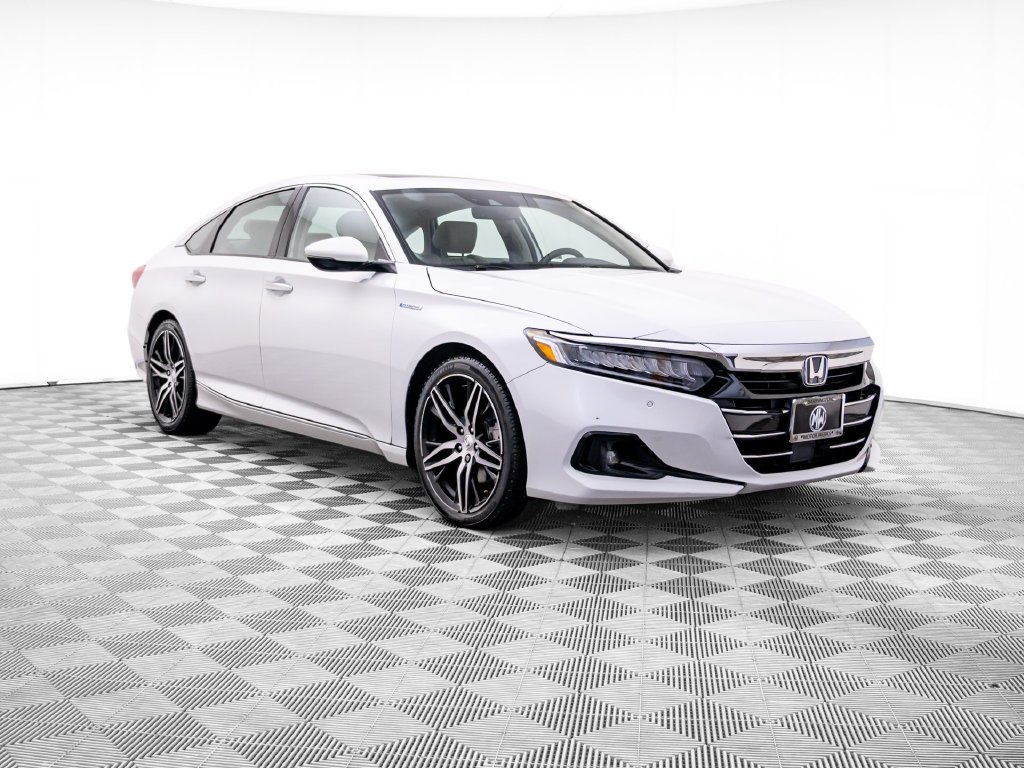 Certified Used 2022 Platinum White Pearl Honda Touring image 10