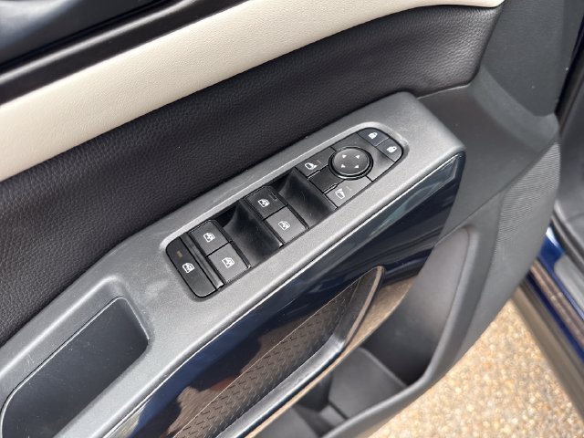 Used 2024 Blue Nissan SV image 12