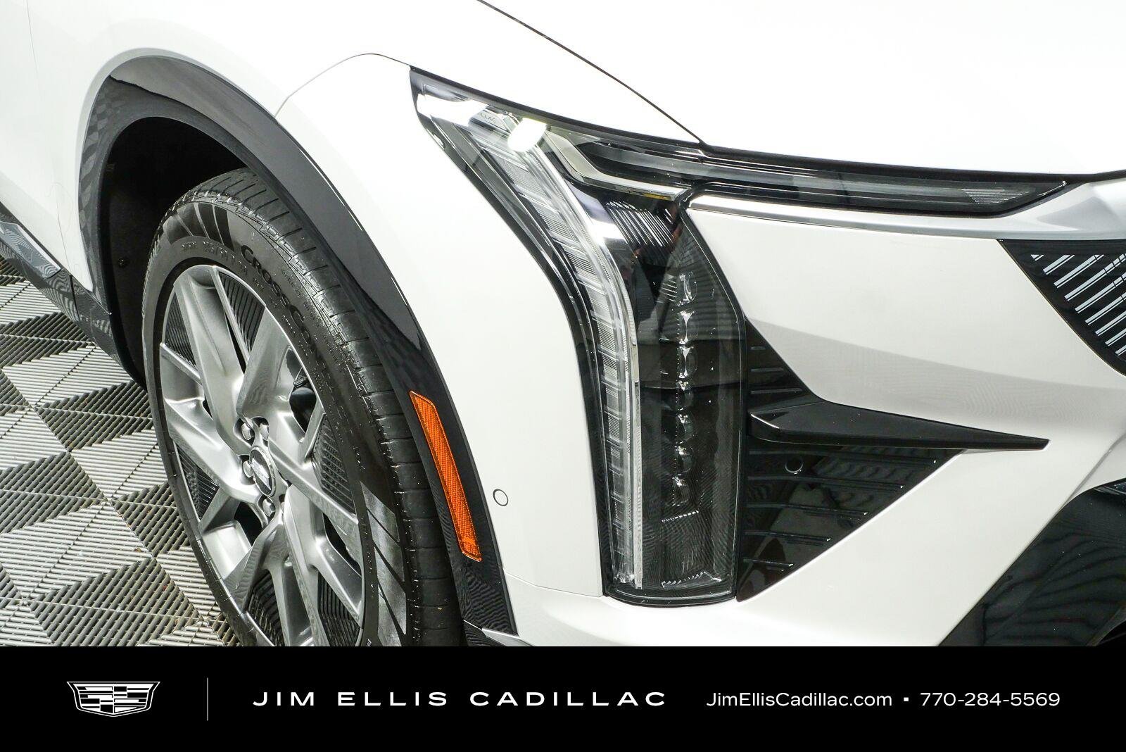 Used 2025 Crystal White Tricoat Cadillac Luxury 1 image 37