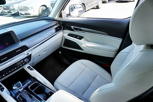 Used 2021 White Kia EX image 22