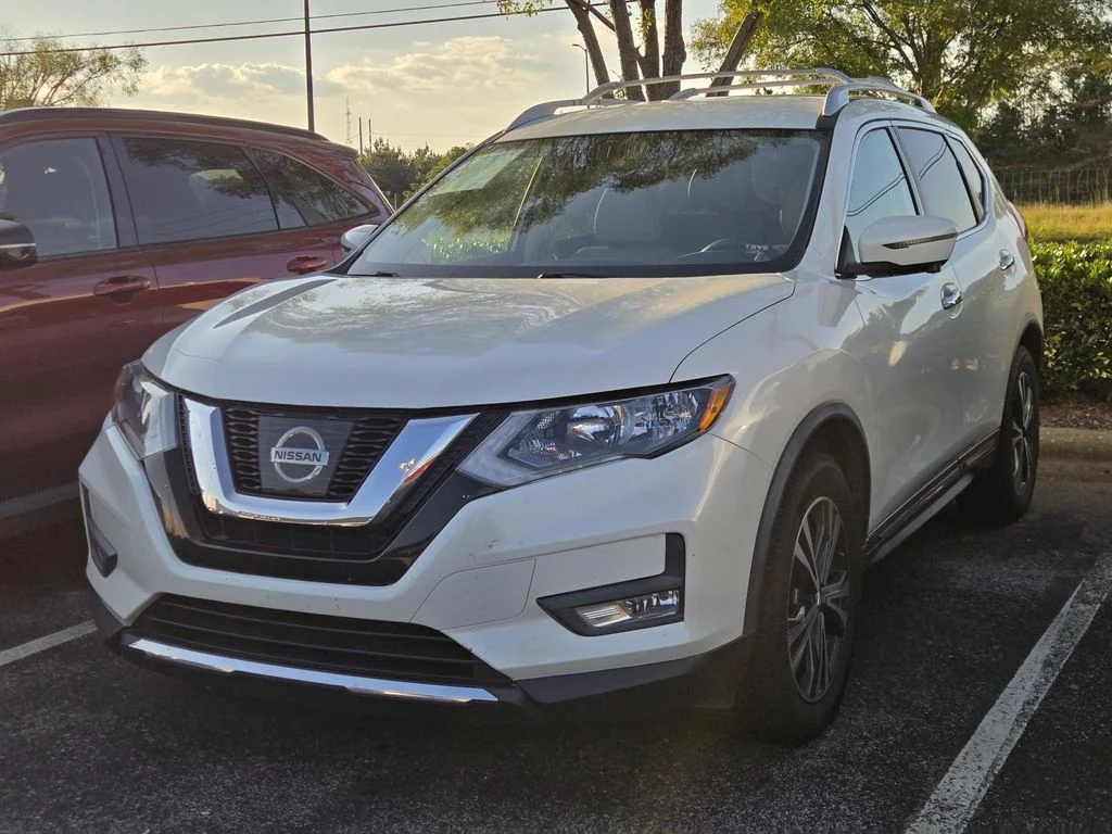 Used 2017 White Nissan SL image 3