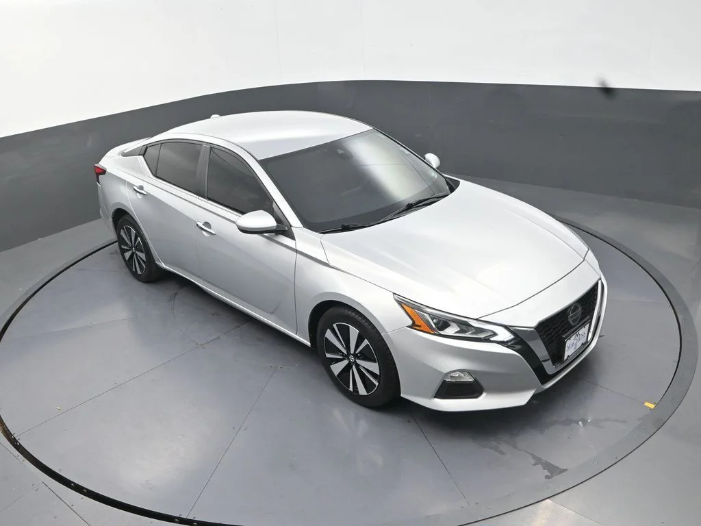 Used 2022 Silver Nissan 2.5 SV image 13