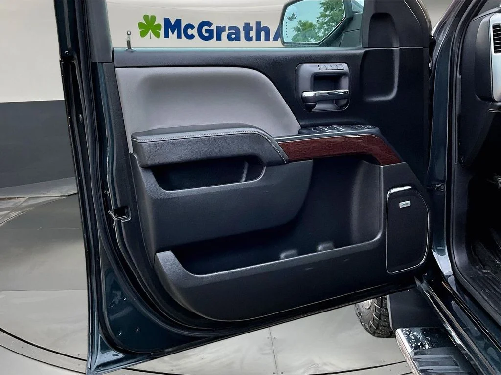 Used 2018 Gray GMC SLT image 23