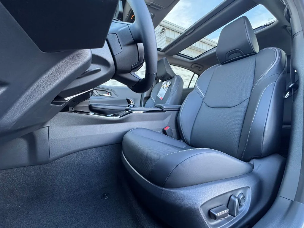 2026 Toyota Prius Limited - Photo 10