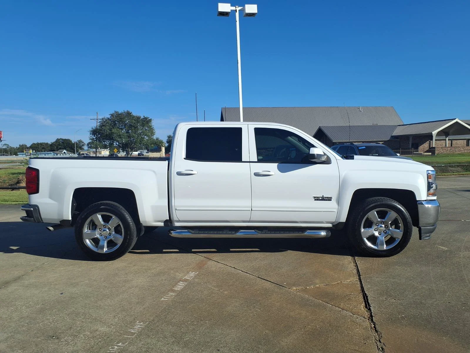 Used 2017 White Chevrolet LT image 7