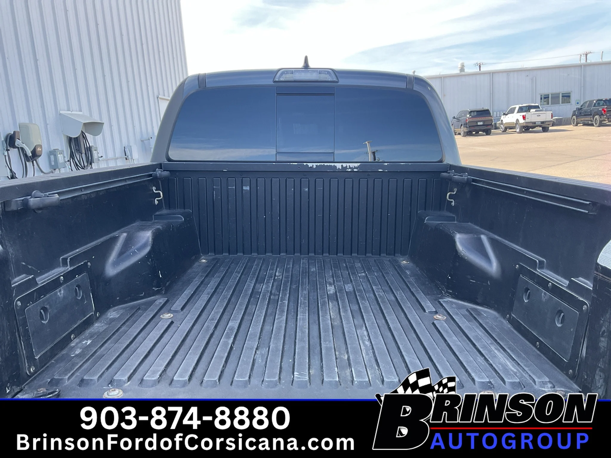 Used 2018 Magnetic Gray Metallic Toyota SR5 image 9