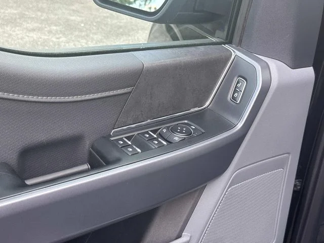 Used 2025 Black Ford XLT image 26