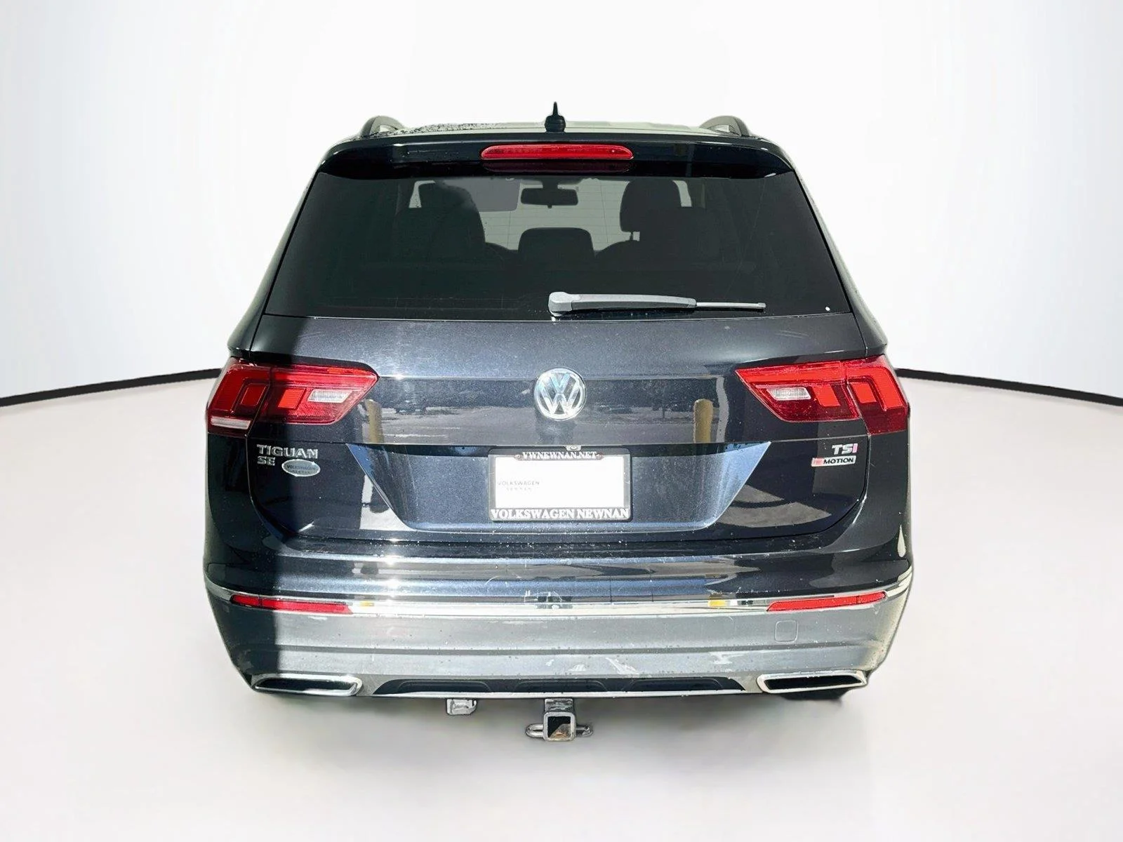 Used 2018 Deep Black Pearl Metallic Volkswagen SE image 5