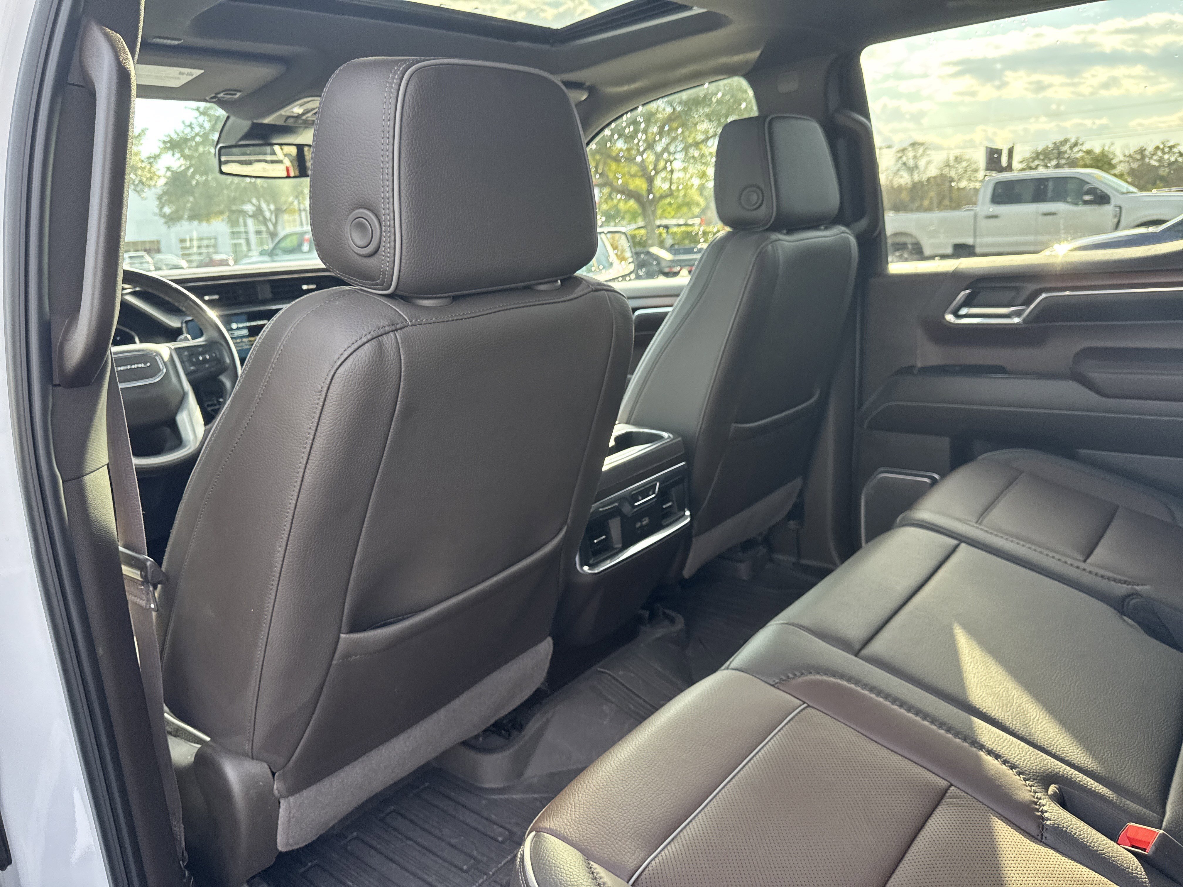 Used 2025 White Frost Tricoat GMC Denali image 26