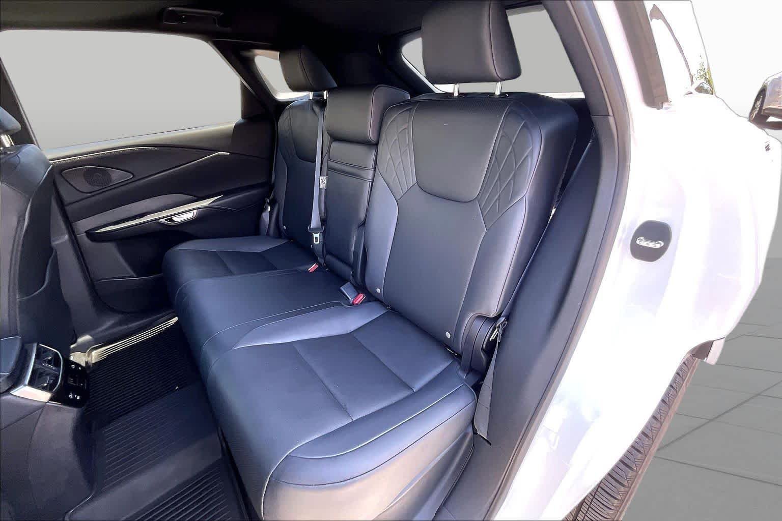 Used 2024 Eminent White Pearl Lexus Premium image 20