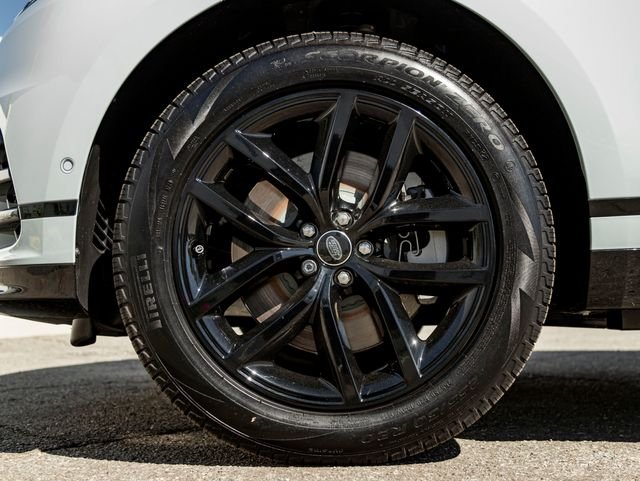 New 2026 Arroios Grey Land Rover Dynamic SE image 11