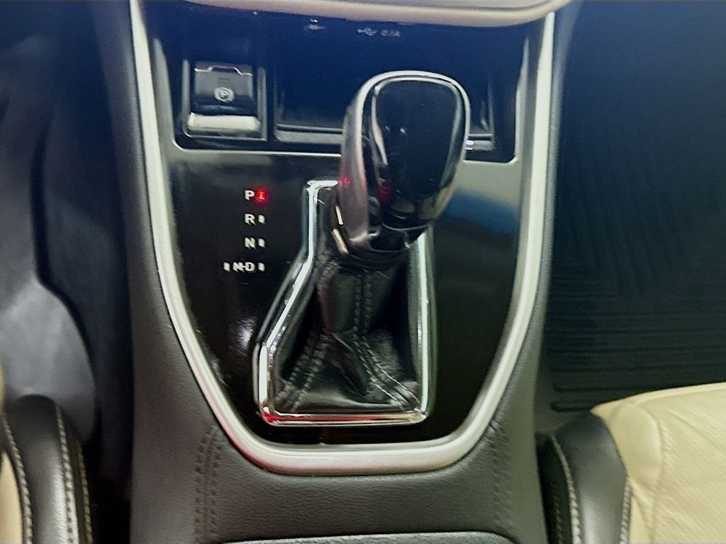 Used 2020 Crystal White Pearl Subaru Limited image 19