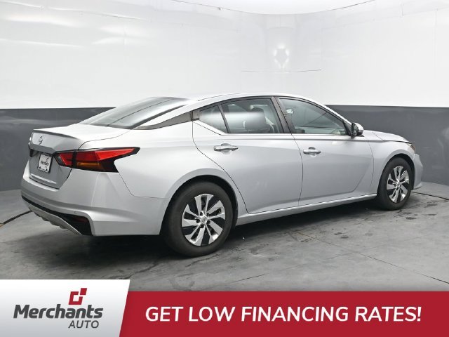 Used 2022 Silver Nissan 2.5 S image 8