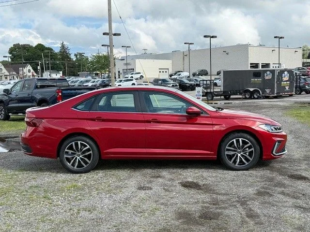 2025 Volkswagen Jetta SE - Photo 3