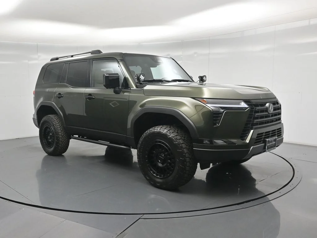 Used 2025 Green Lexus 550 Overtrail+ image 45