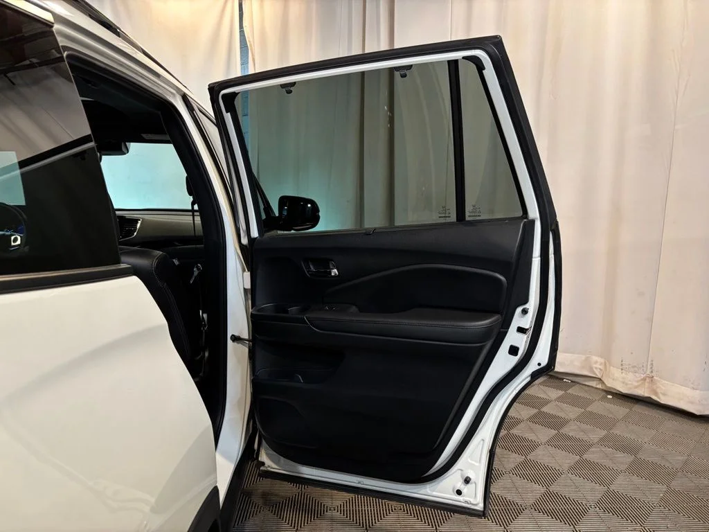 Used 2019 White Diamond Pearl Honda Touring image 21