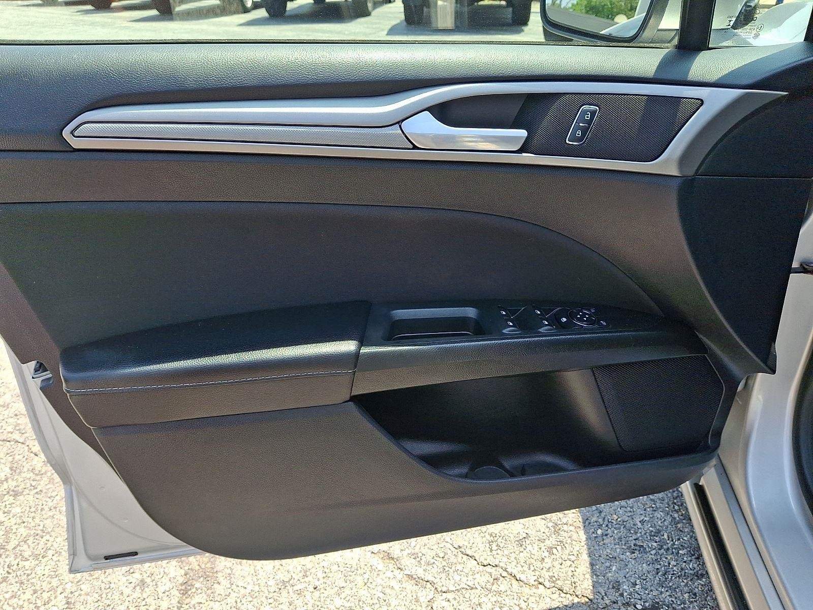 Used 2019 Ingot Silver Ford SE image 13