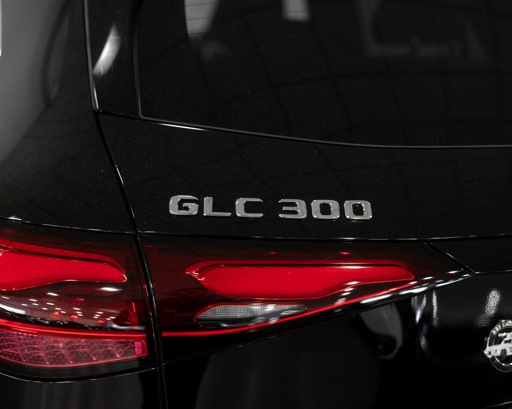 Used 2026 Black Mercedes-Benz GLC 300 image 11