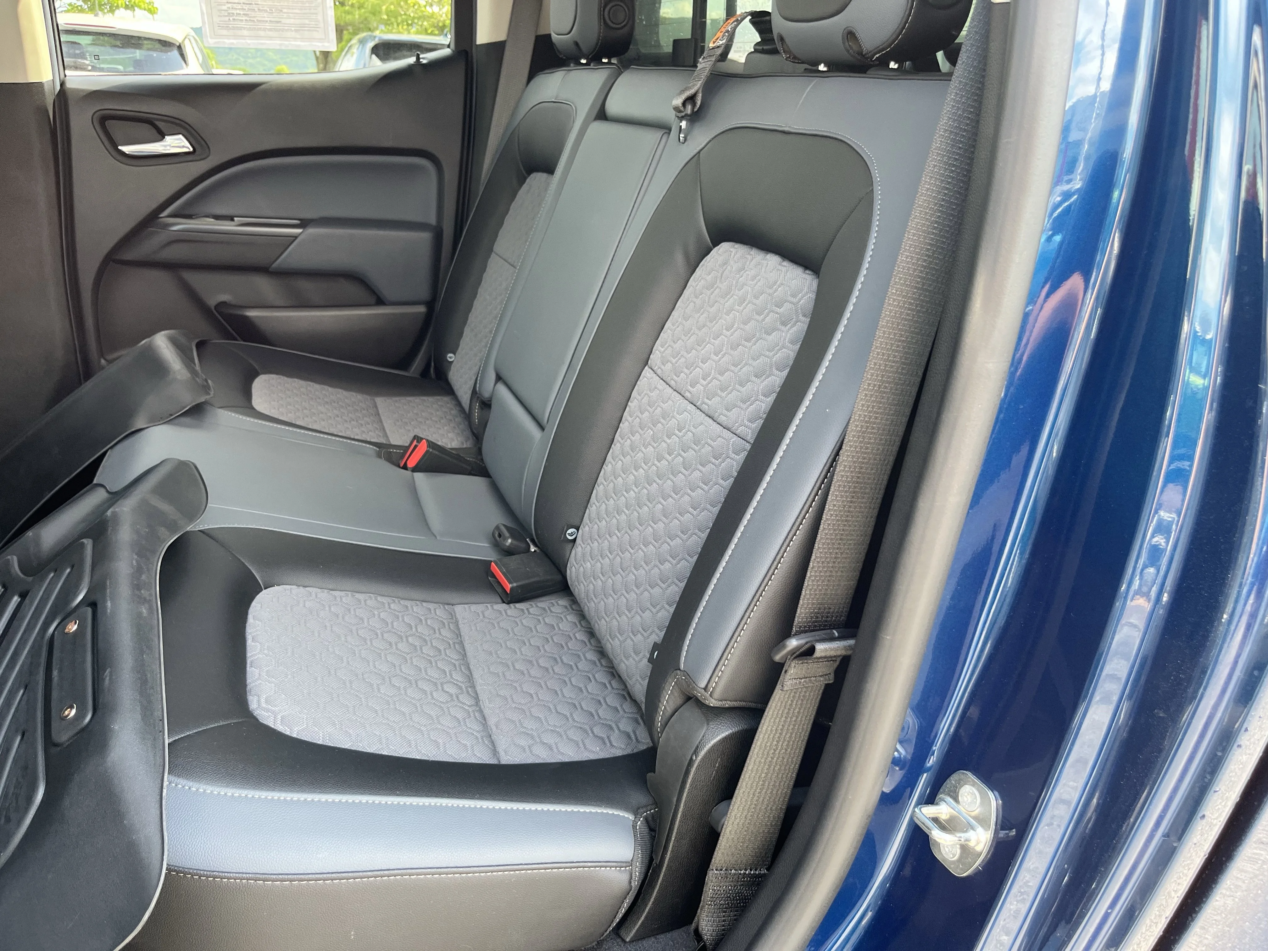 Used 2019 Pacific Blue Metallic Chevrolet Z71 image 17