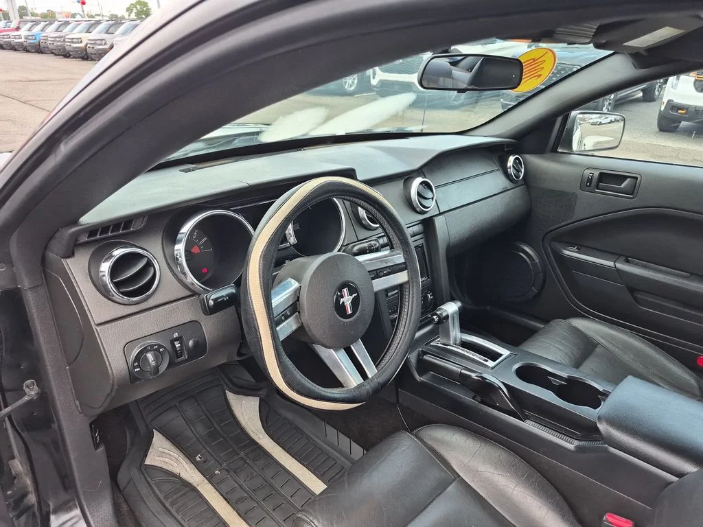 Used 2006 Black Ford V6 image 13