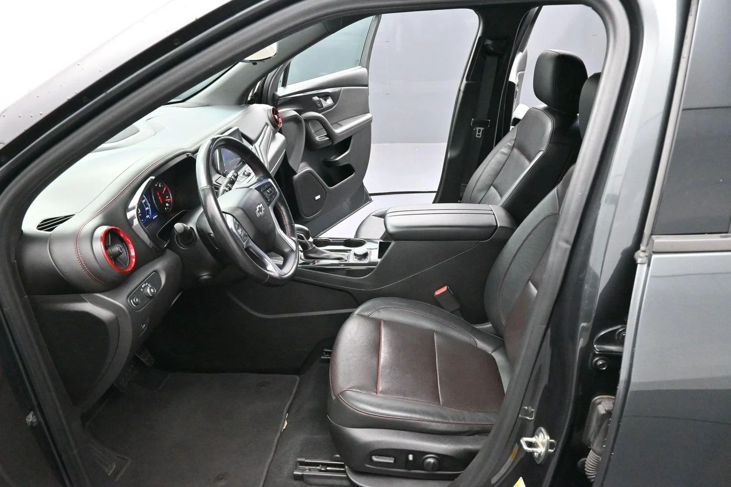Used 2020 NIGHTFALL GRAY METALLIC Chevrolet RS image 12
