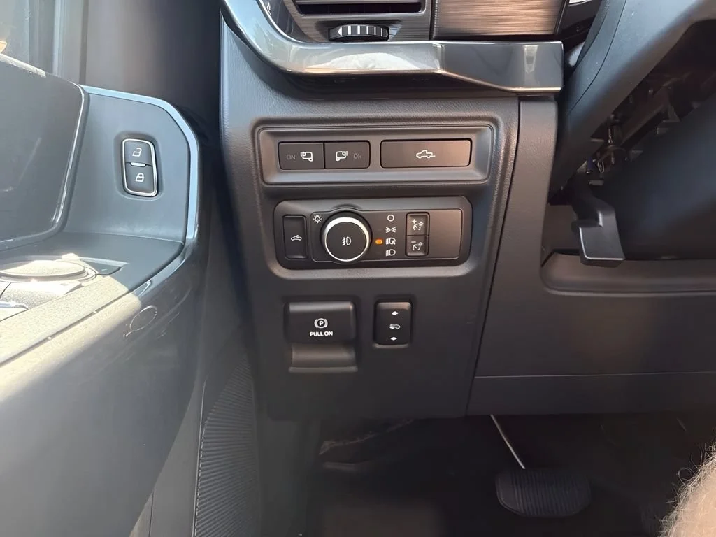 Used 2021  Ford XL image 24