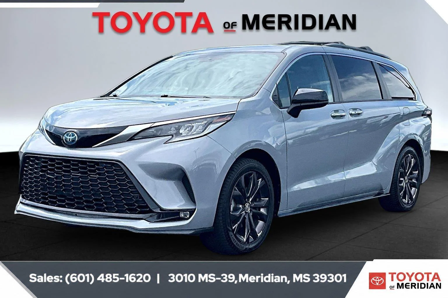 Used 2023 Cement Toyota XSE 7-Passenger image 10