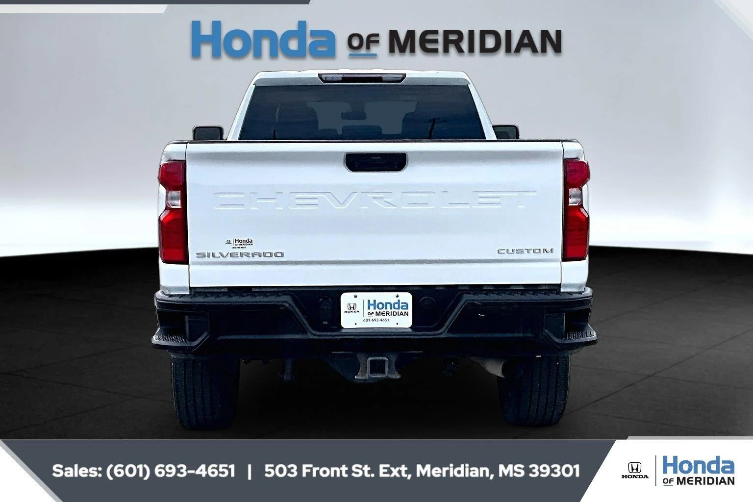 Used 2023 Summit White Chevrolet Custom image 4
