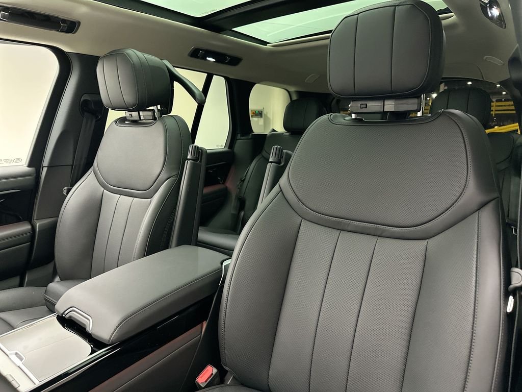 New 2026 Santorini Black Land Rover SE image 18